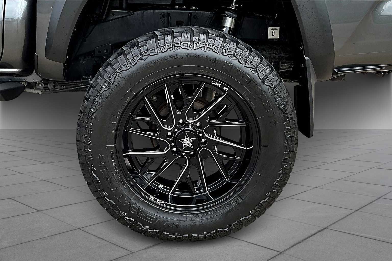 2020 Toyota Tacoma TRD photo 10