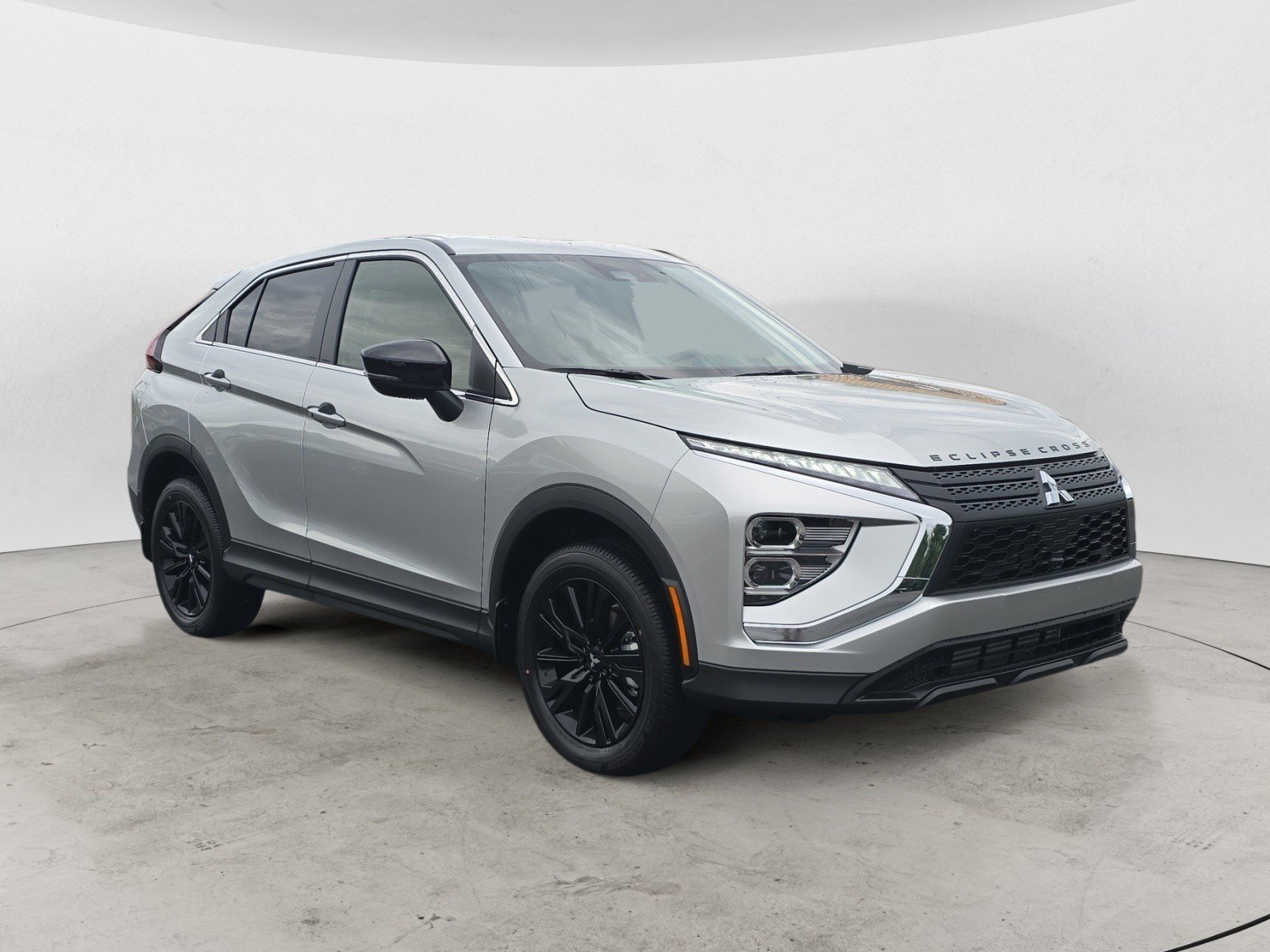 2025 Mitsubishi Eclipse Cross LE's photo