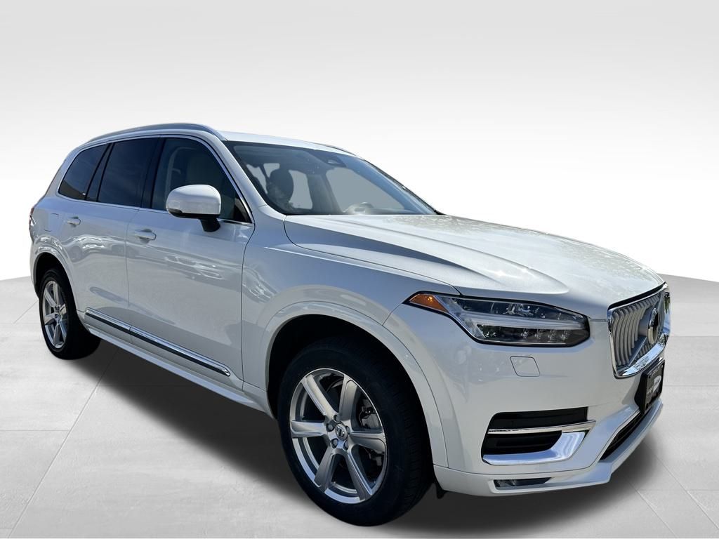 2024 Volvo XC90 B5 Core photo 2