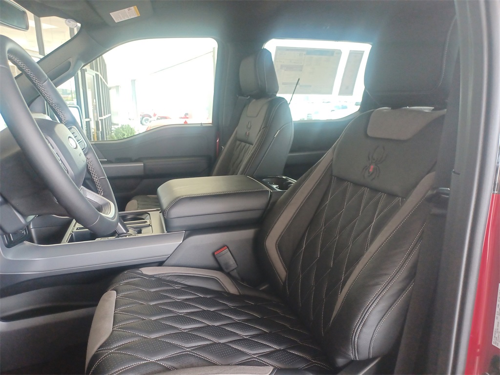 2025 Ford F-150 XLT photo 14