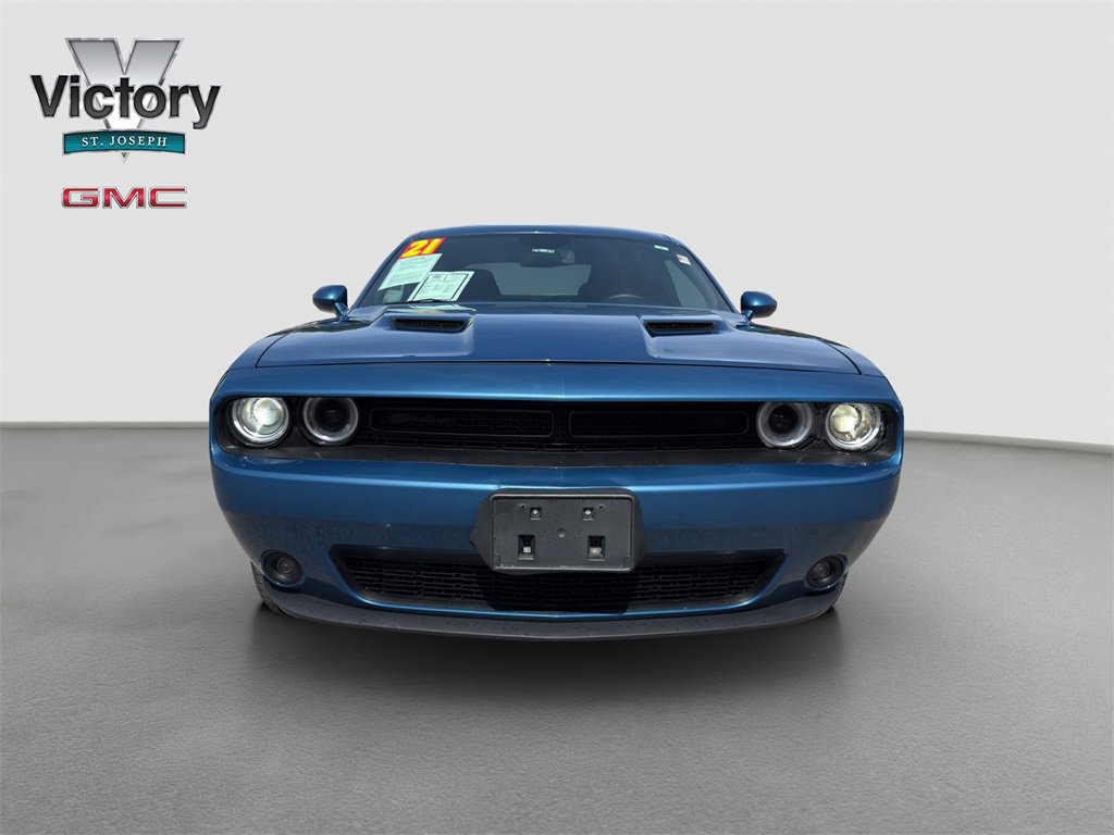 2021 Dodge Challenger SXT photo 3
