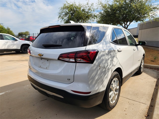 2022 Chevrolet Equinox LT photo 2