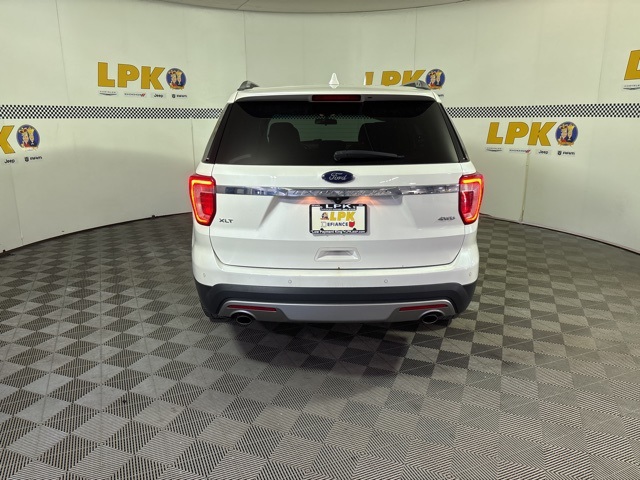 2016 Ford Explorer XLT photo 2