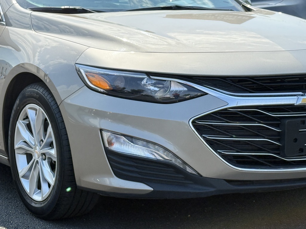 2023 Chevrolet Malibu 1LT photo 2