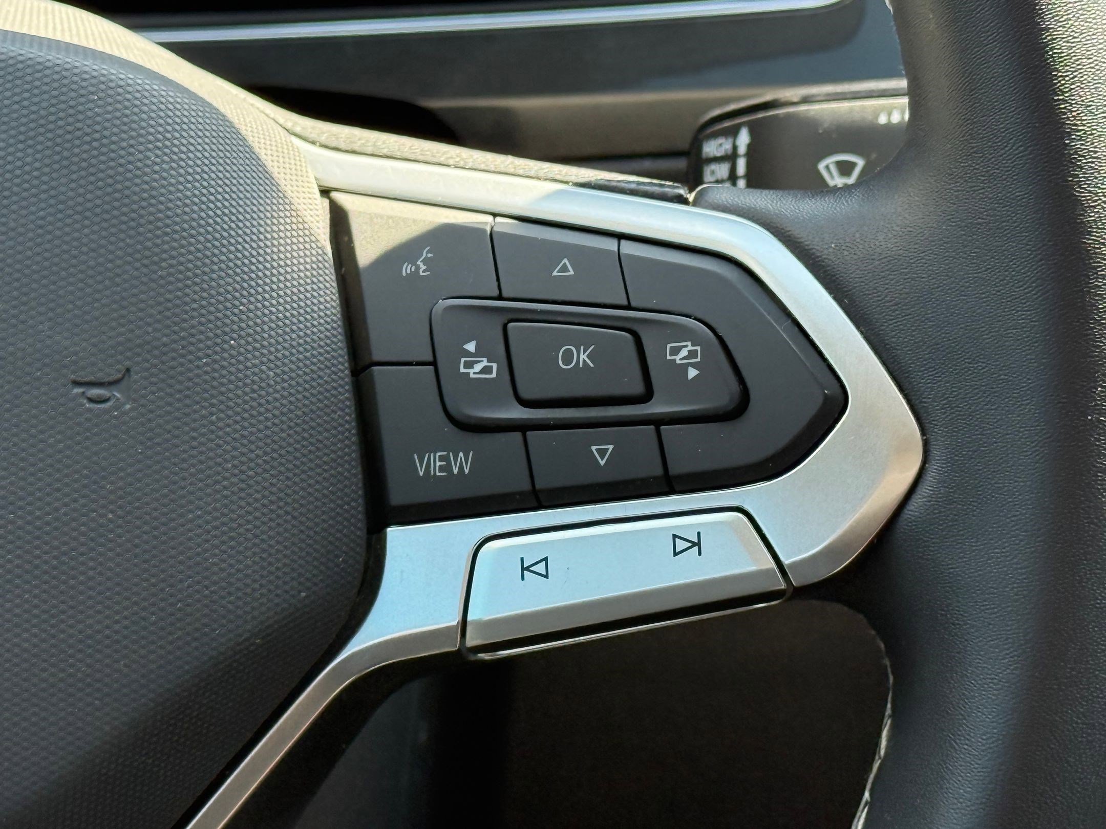 2023 Volkswagen Tiguan SE photo 20