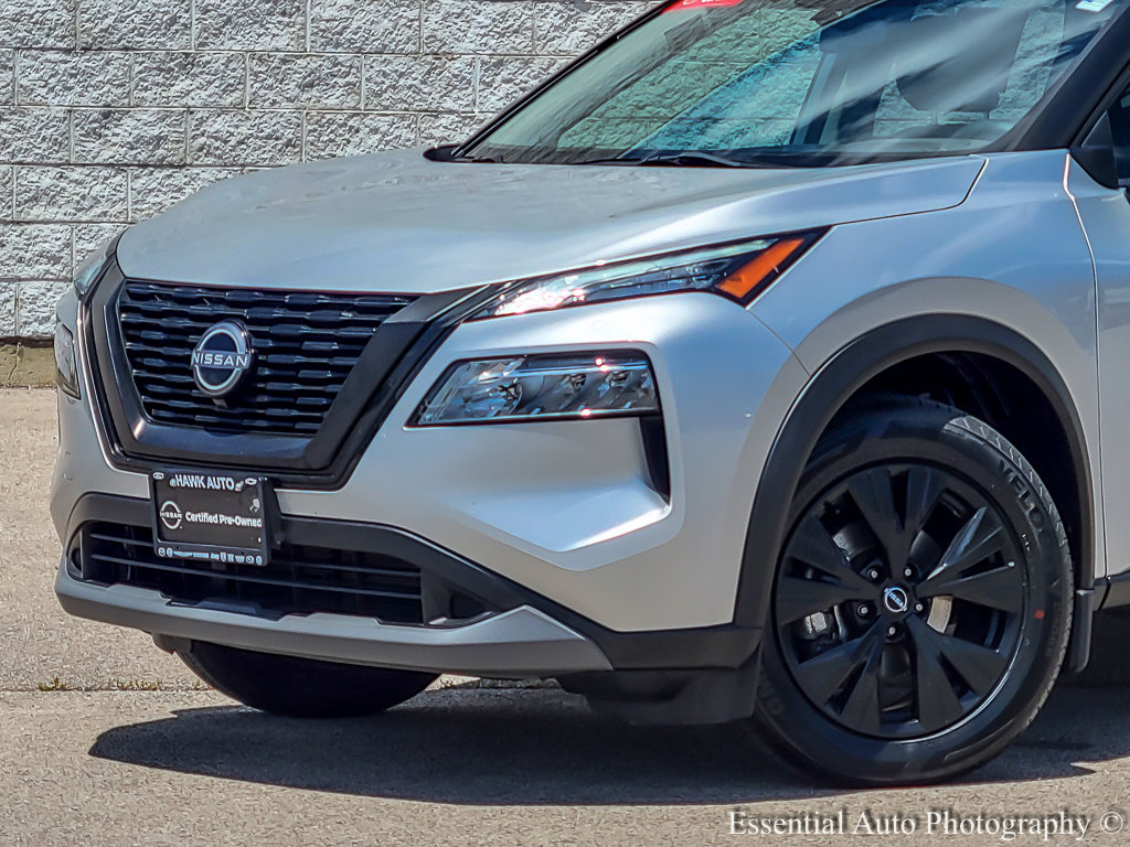 2022 Nissan Rogue SV photo 2