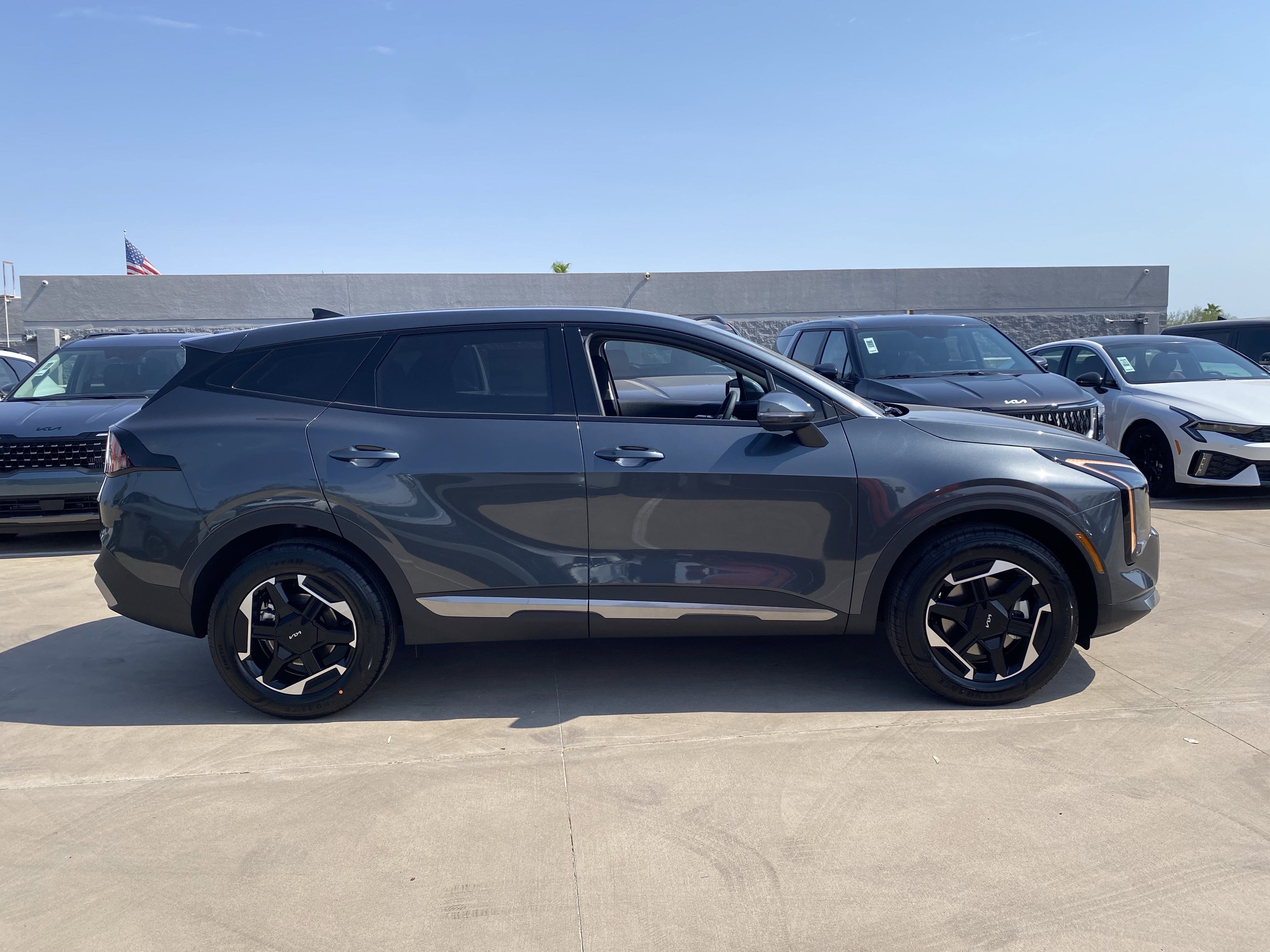 2026 Kia Sportage Hybrid S photo 2