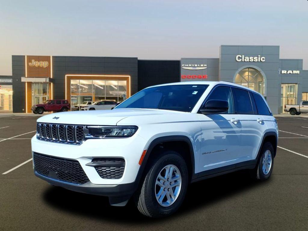 2024 Jeep Grand Cherokee Laredo's photo