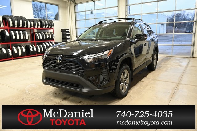 2025 Toyota RAV4 XLE's photo