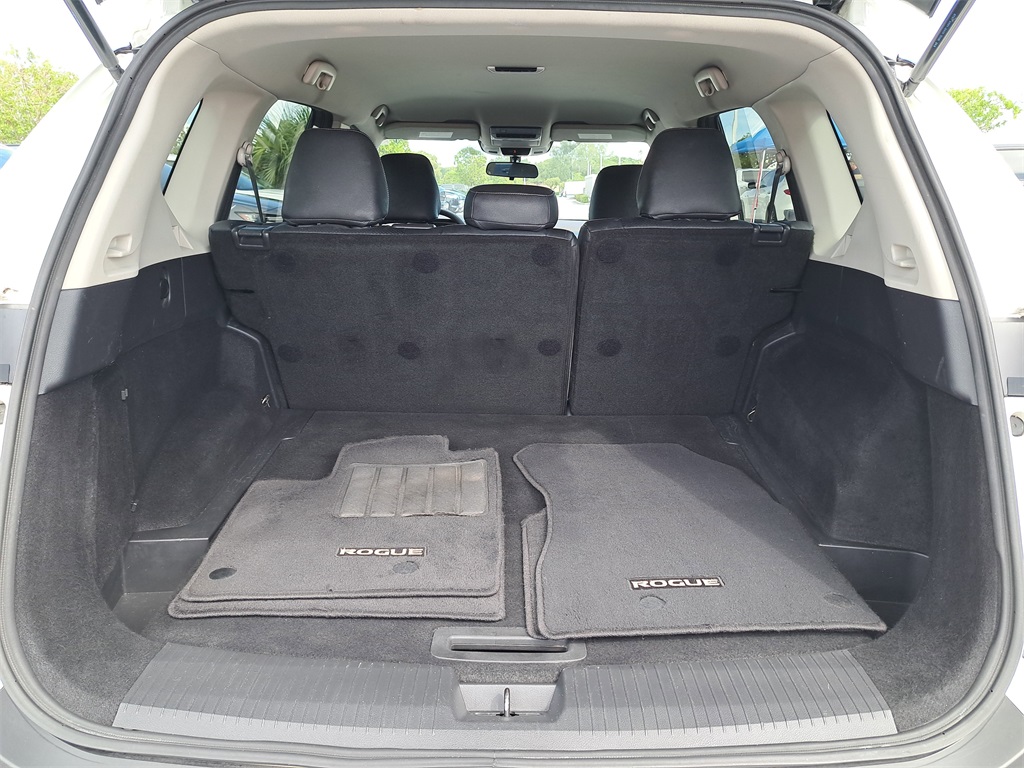2021 Nissan Rogue SV photo 9