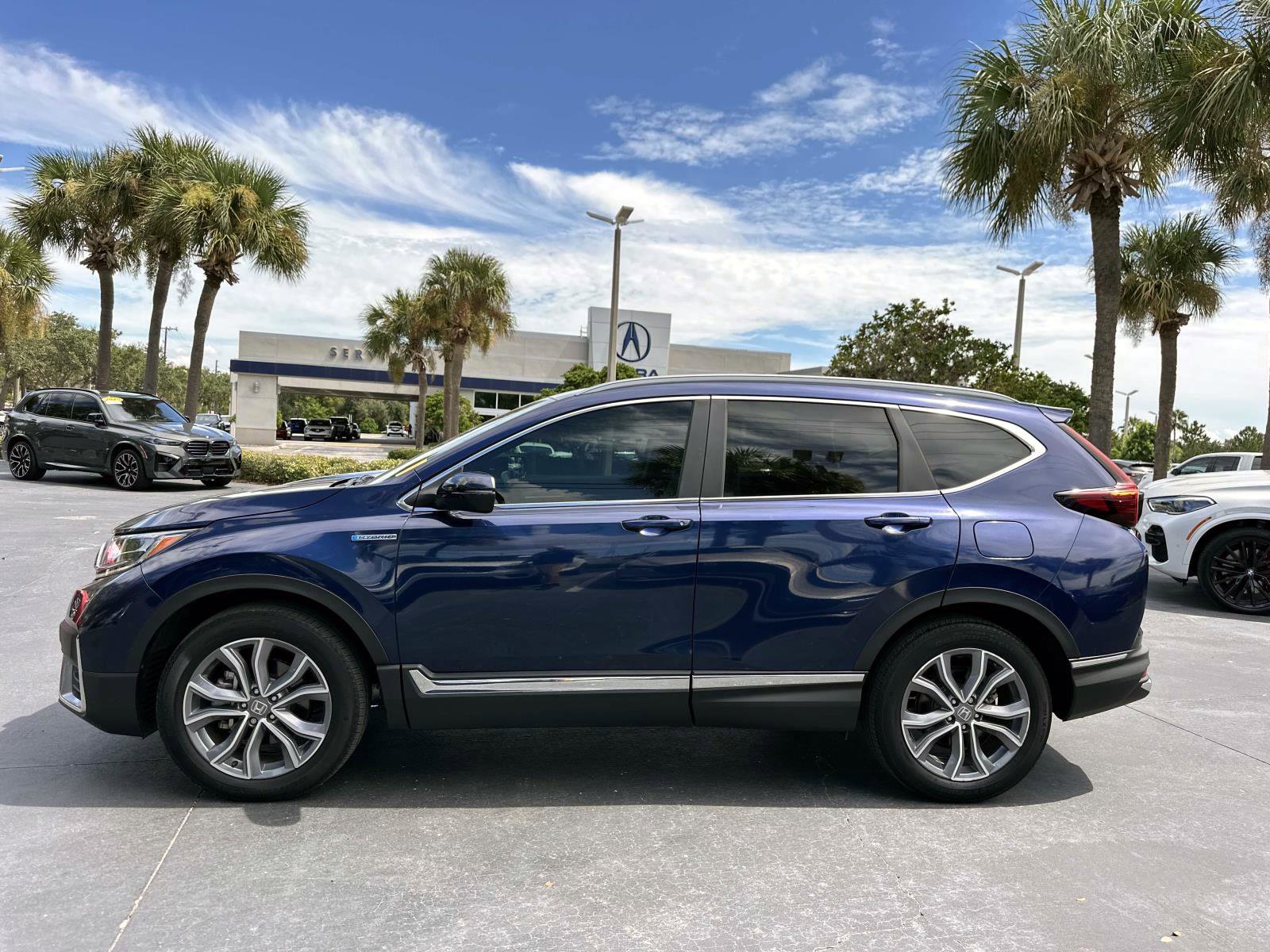 2022 Honda CR-V Hybrid Touring photo 5