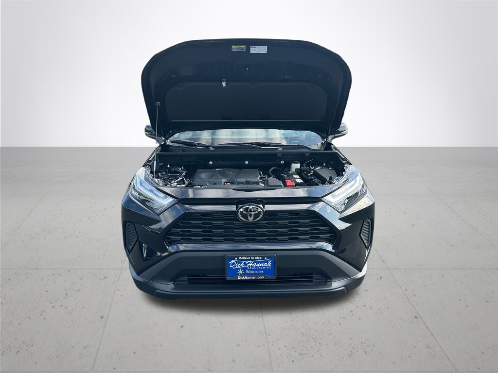 2025 Toyota RAV4 LE photo 4