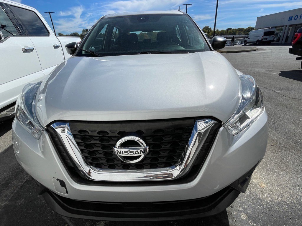 2020 Nissan Kicks S photo 2