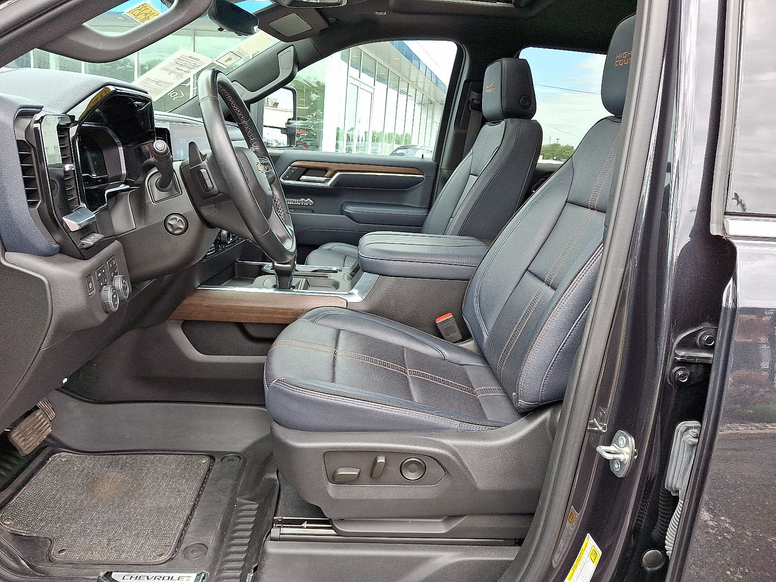 2023 Chevrolet Silverado 1500 High Country photo 13