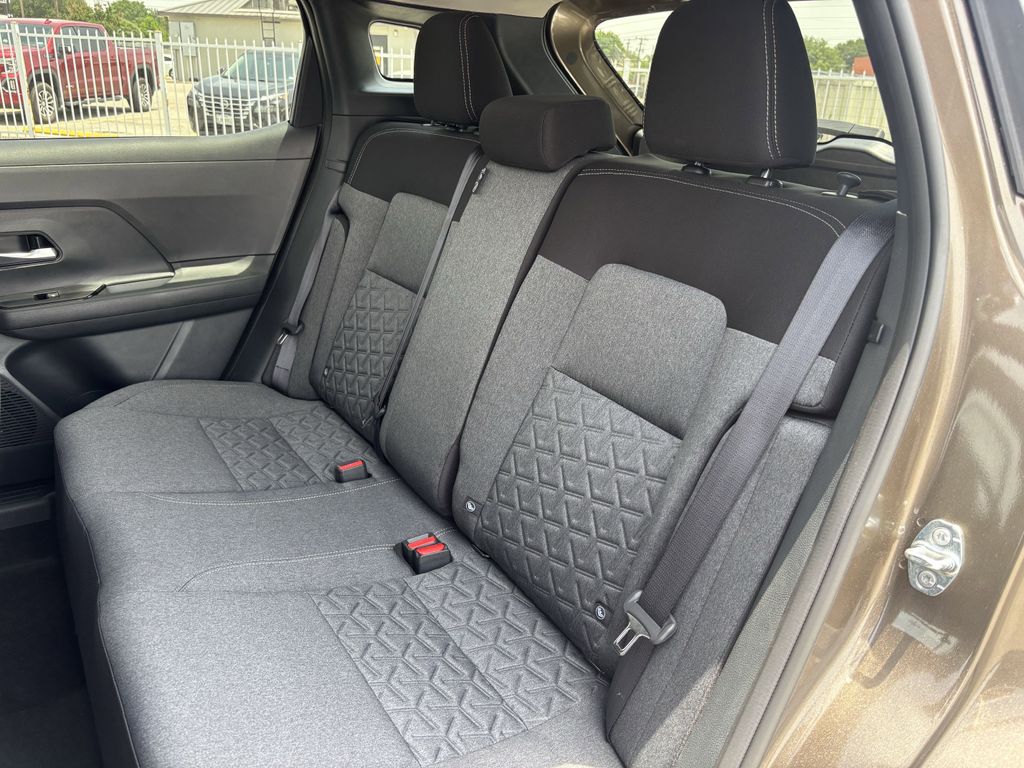 2025 Nissan Kicks SV photo 20