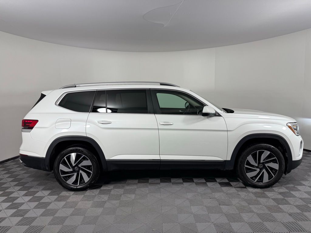 2024 Volkswagen Atlas SEL photo 3