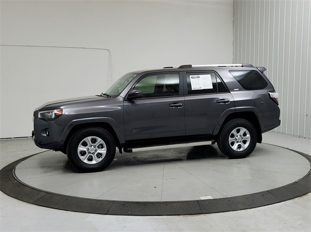 2020 Toyota 4Runner SR5 photo 3