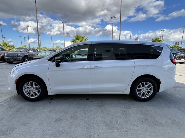 2026 Chrysler Voyager LX photo 4