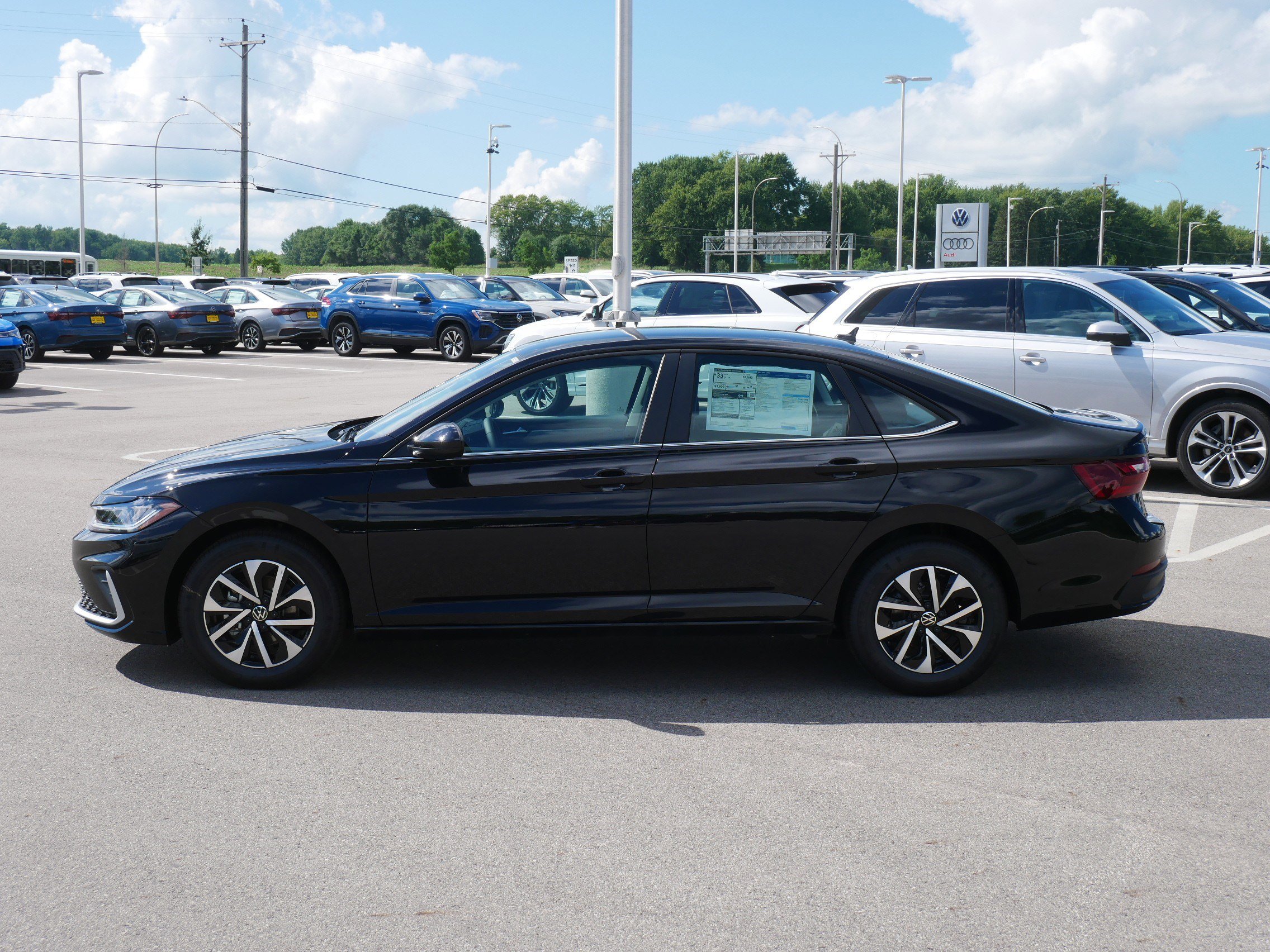 2025 Volkswagen Jetta Sport photo 3