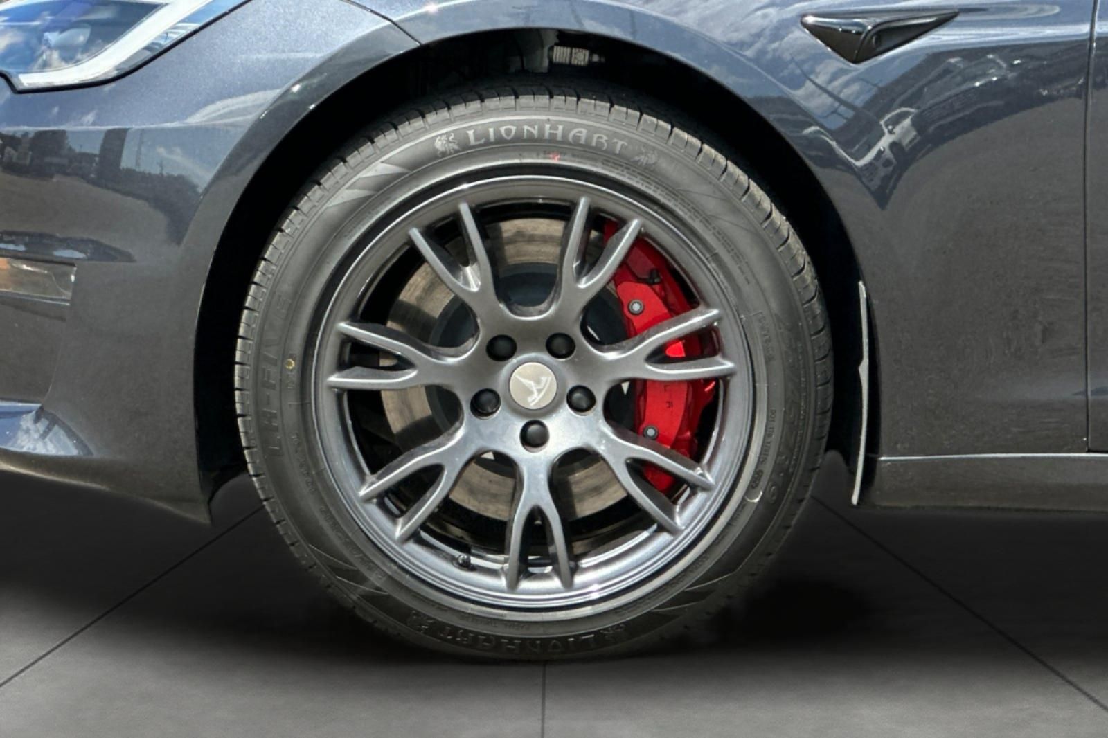 2024 Tesla Model S Plaid photo 4
