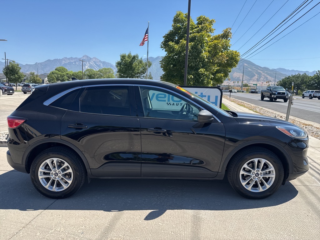 2022 Ford Escape SE photo 2