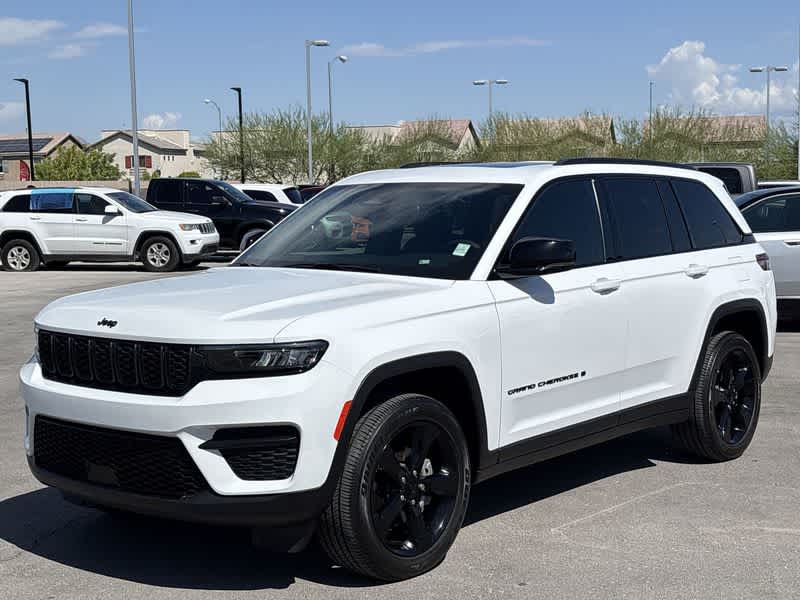 2023 Jeep Grand Cherokee Altitude photo 4