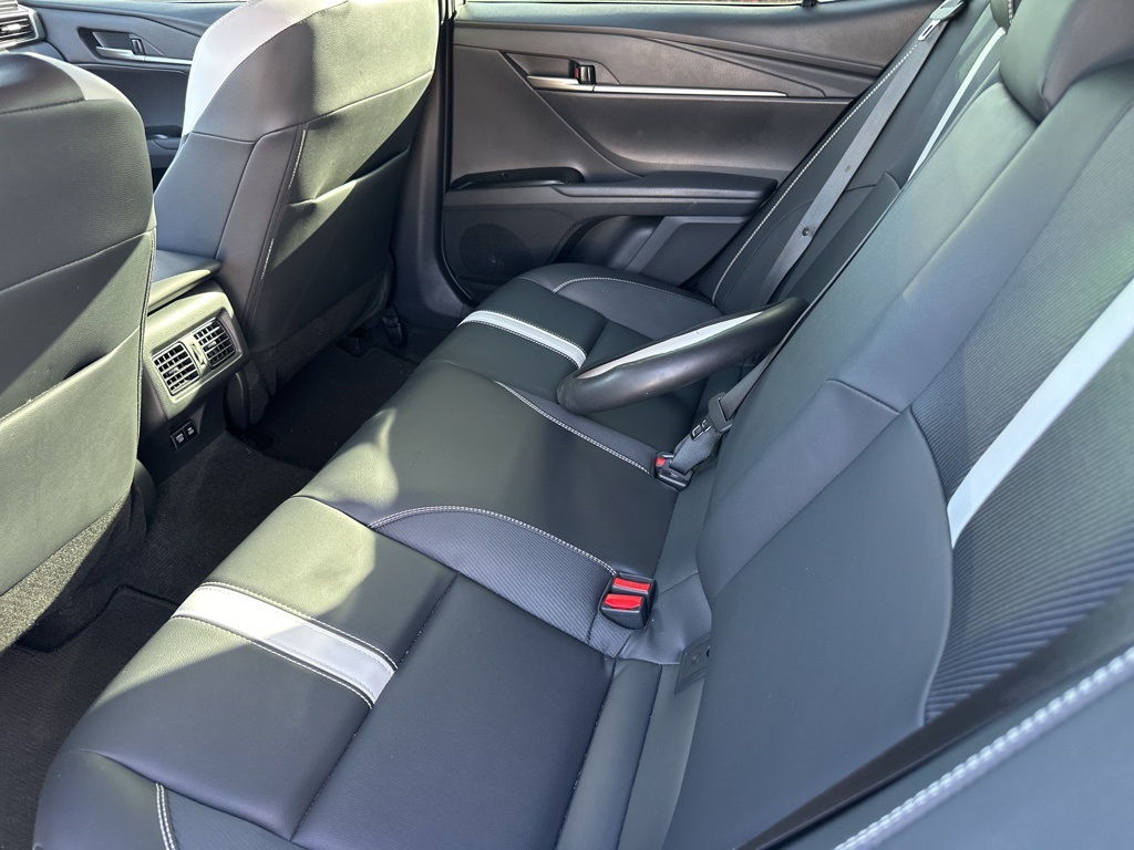 2025 Toyota Camry SE photo 4