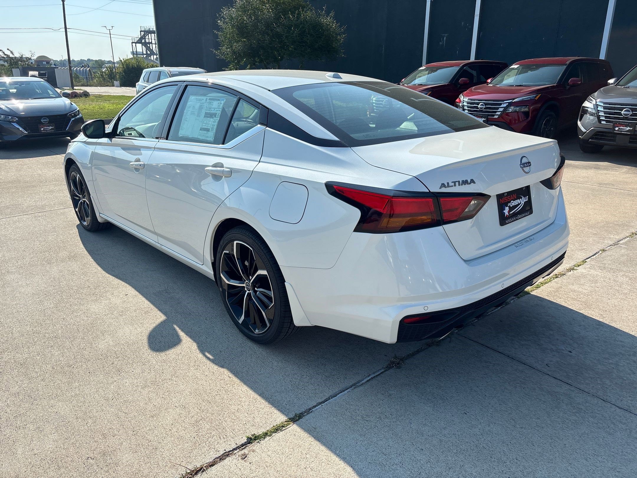 2025 Nissan Altima SR photo 3