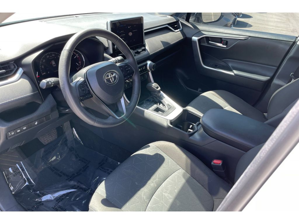 2023 Toyota RAV4 XLE photo 9