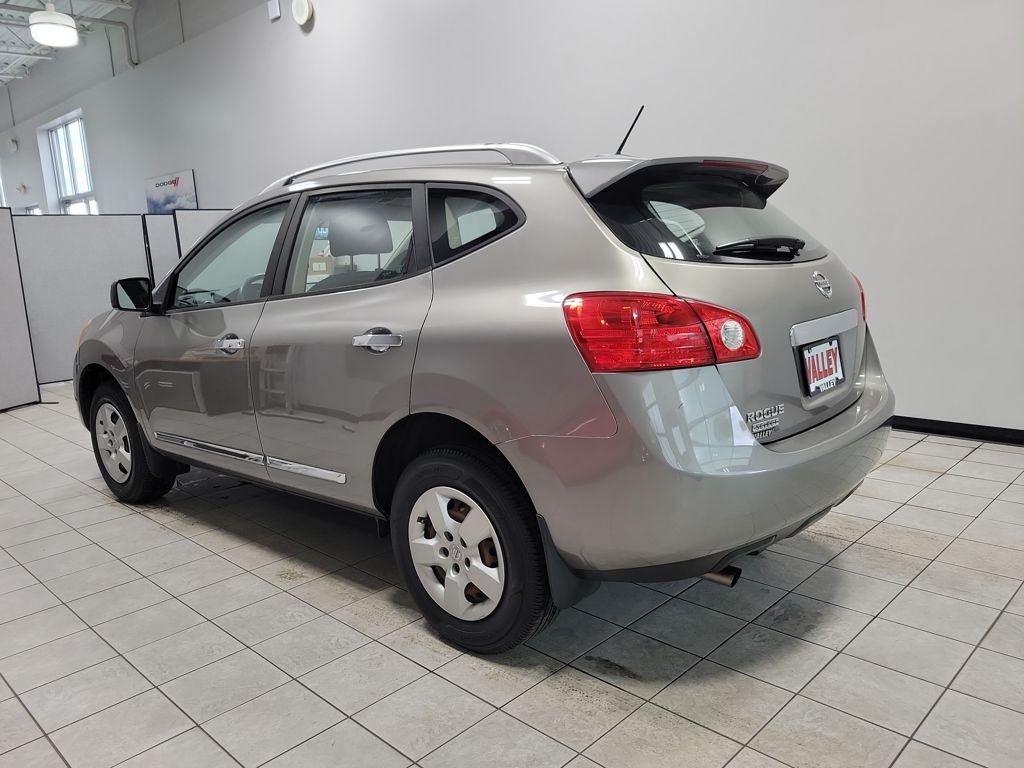 2014 Nissan Rogue Select S photo 3