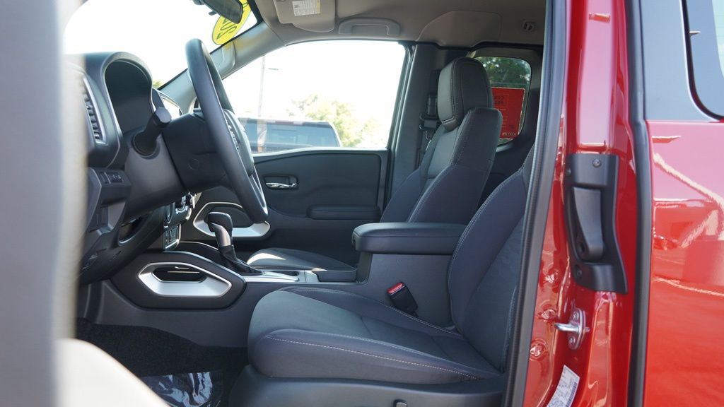 2023 Nissan Frontier SV photo 11
