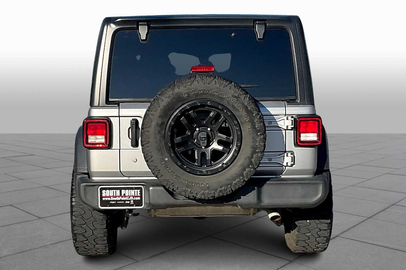 2018 Jeep Wrangler Unlimited Sport S photo 4