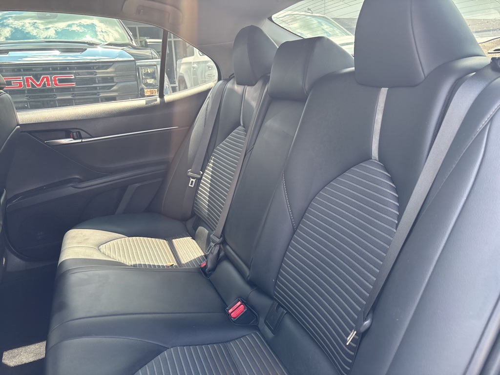 2020 Toyota Camry SE photo 22