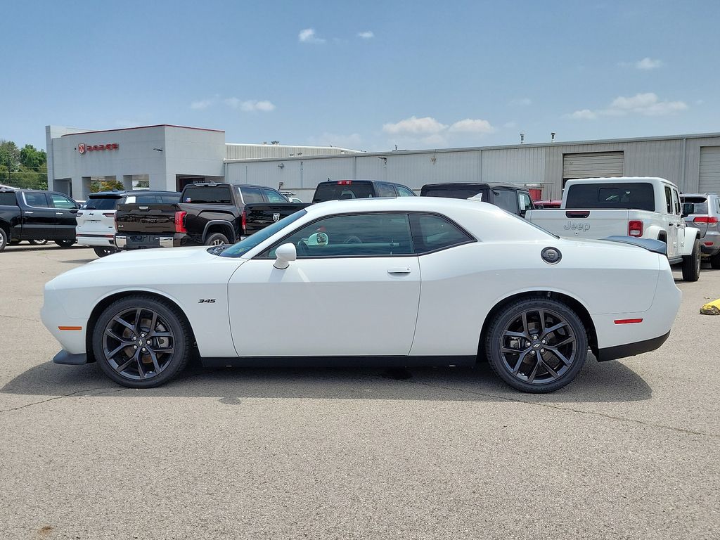 2023 Dodge Challenger R/T photo 3