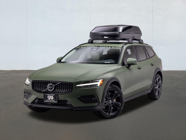2026 Volvo V60 Cross Country Plus's photo