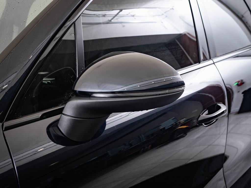 2023 Porsche Cayenne Platinum Edition photo 16