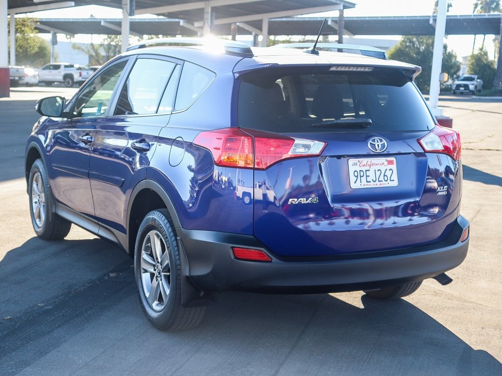 2015 Toyota RAV4 XLE photo 2