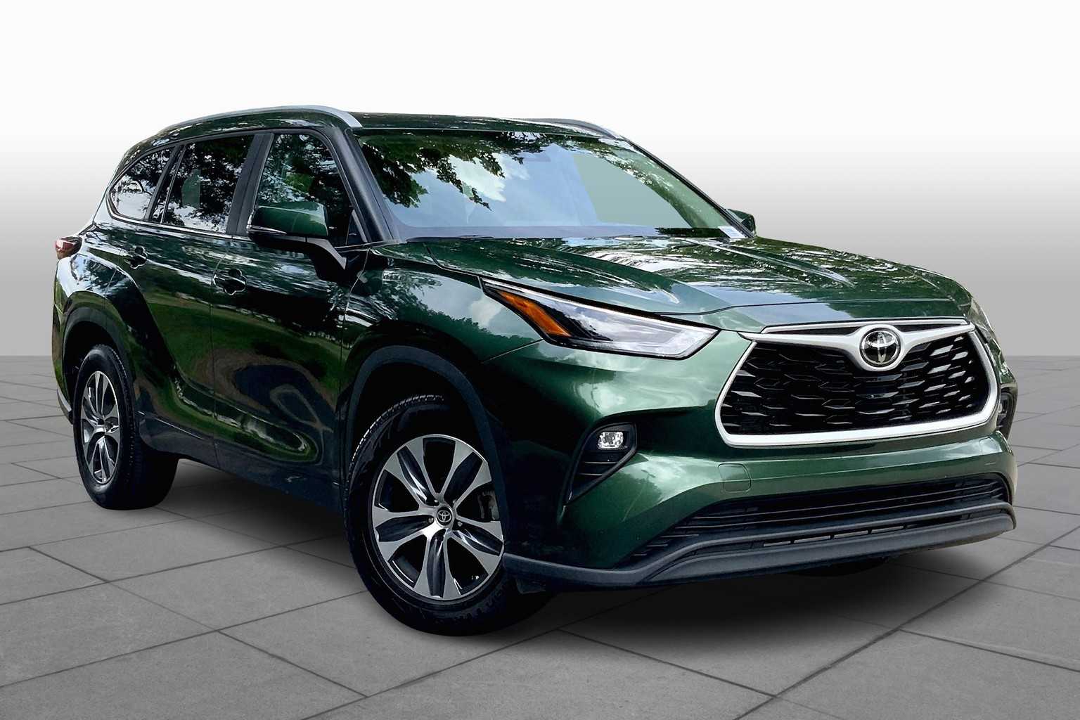 2024 Toyota Highlander XLE photo 2