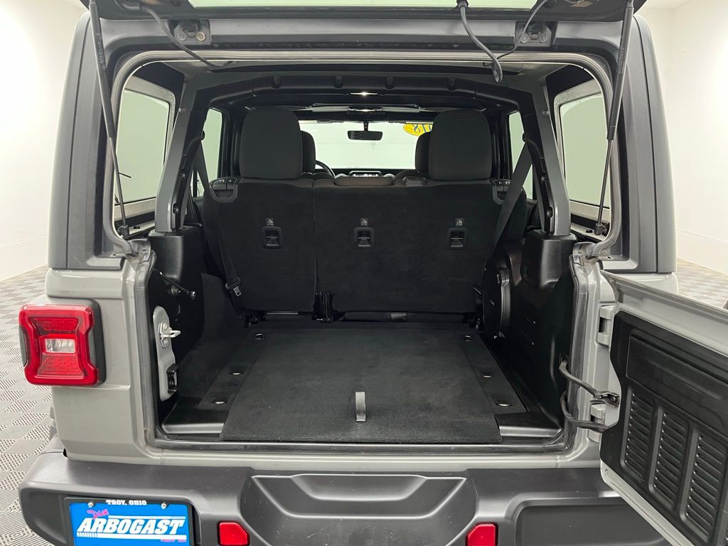 2018 Jeep Wrangler Unlimited Sahara photo 12