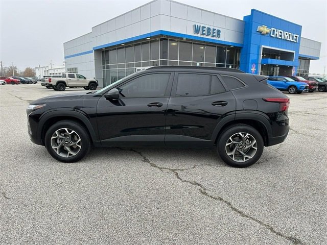 2024 Chevrolet Trax 1 photo 2