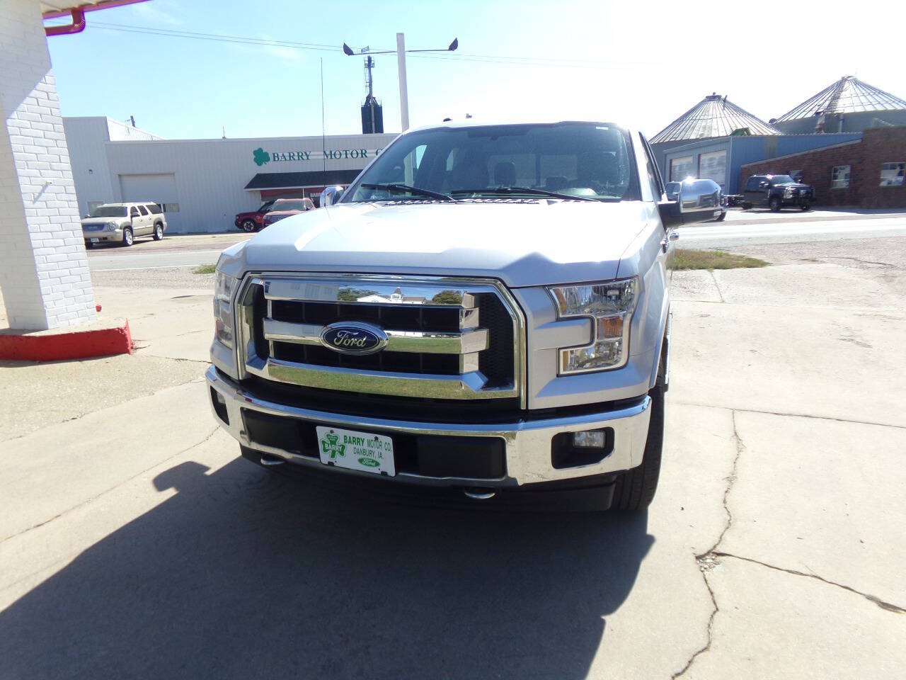 2017 Ford F-150 Lariat photo 2