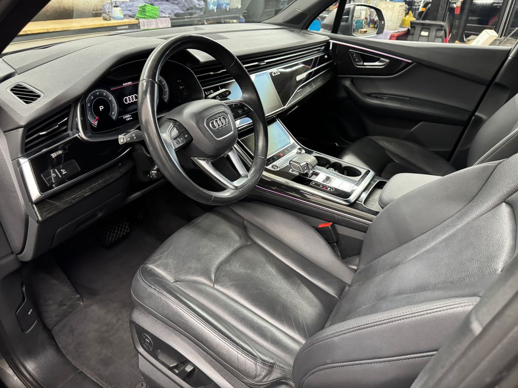 2021 Audi Q7 55 Prestige photo 11