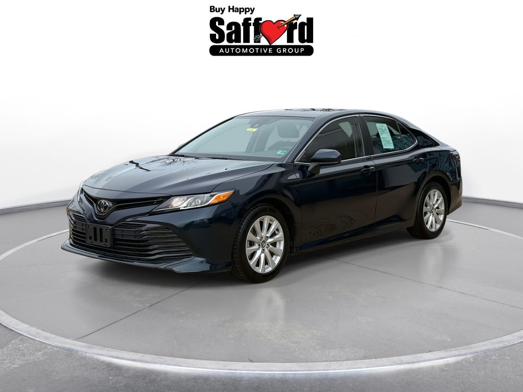 2020 Toyota Camry LE's photo