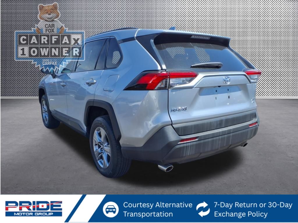 2022 Toyota RAV4 XLE photo 6