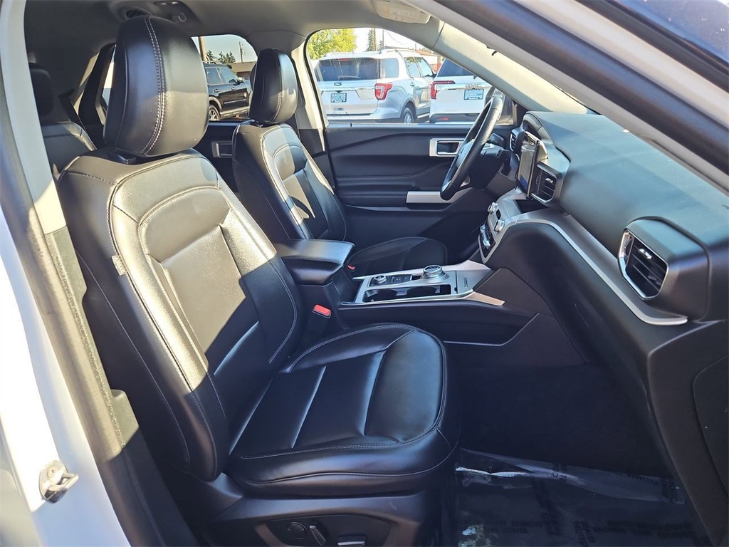 2024 Ford Explorer XLT photo 30