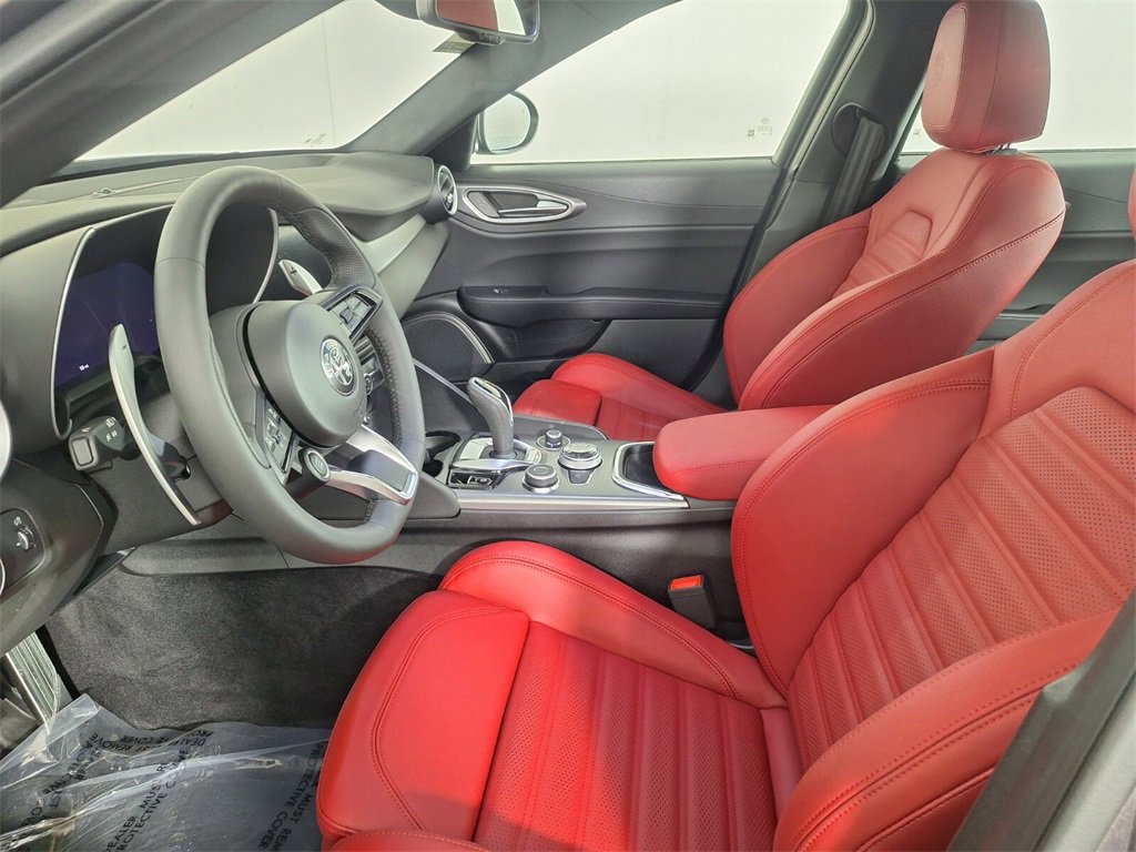 2025 Alfa Romeo Giulia Base photo 19