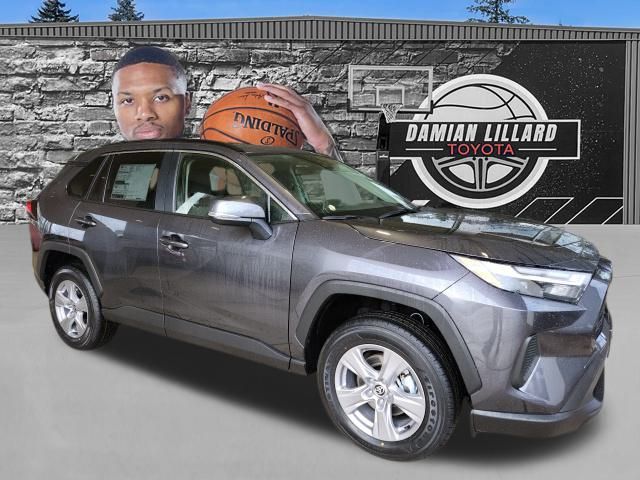 2025 Toyota RAV4 XLE's photo