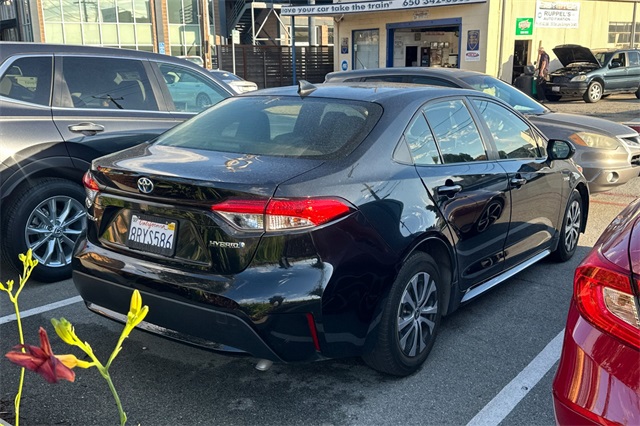 2021 Toyota Corolla Hybrid LE photo 2