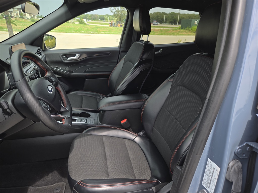 2024 Ford Escape ST-Line photo 25