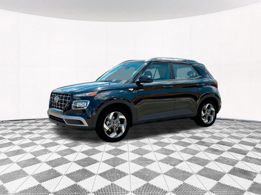 2025 Hyundai Venue SEL photo 2